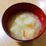 じゃがいもと玉ねぎと麩の味噌汁